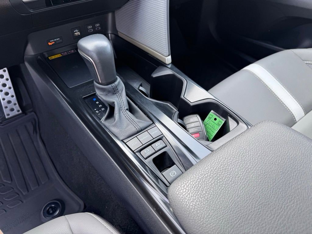 Used 2025 Toyota Camry SE FWD image 19