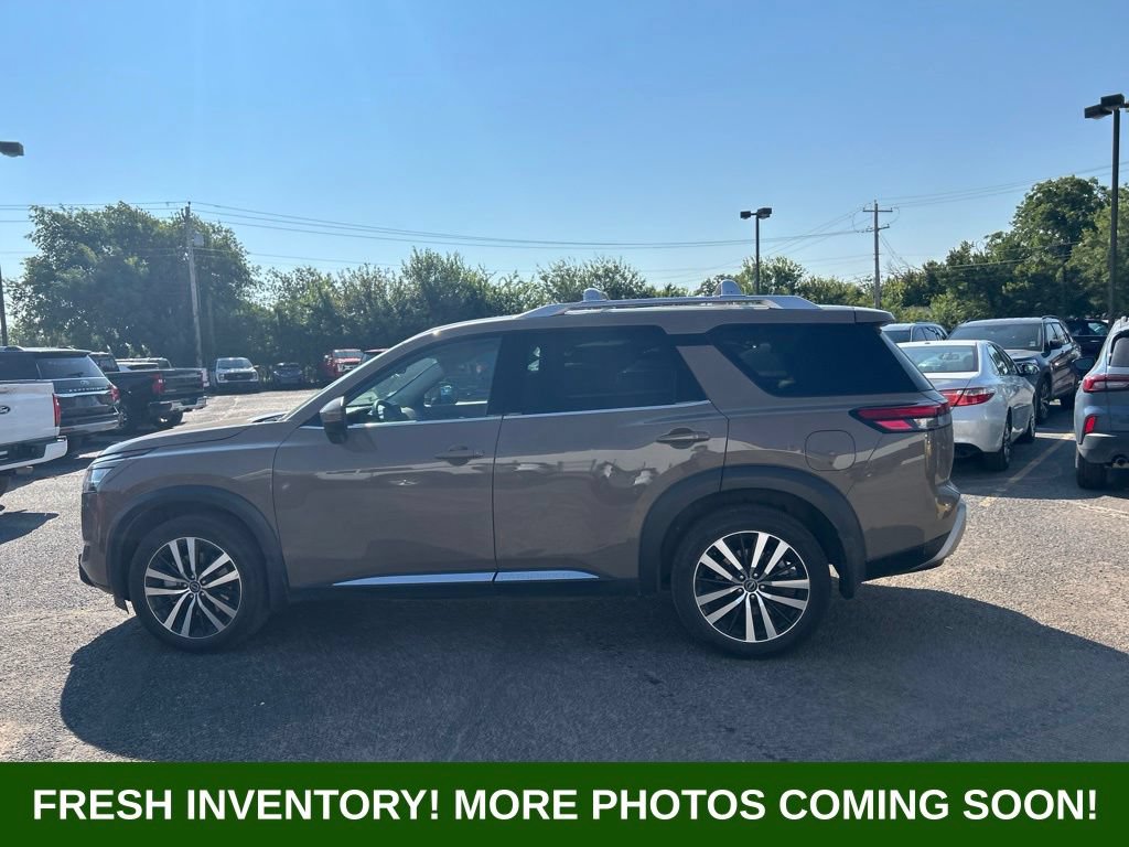 Used 2024 Nissan Pathfinder Platinum w/ Cargo Package FWD image 5