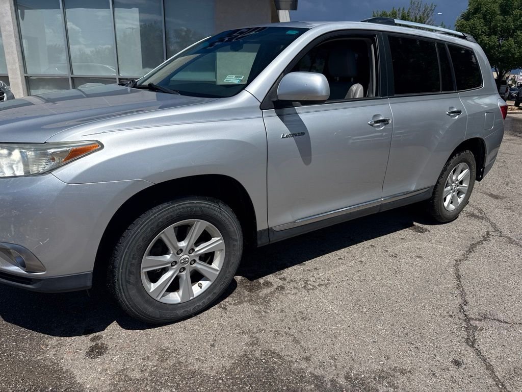 Used 2011 Toyota Highlander Limited w/ Tow Pkg FWD image 2