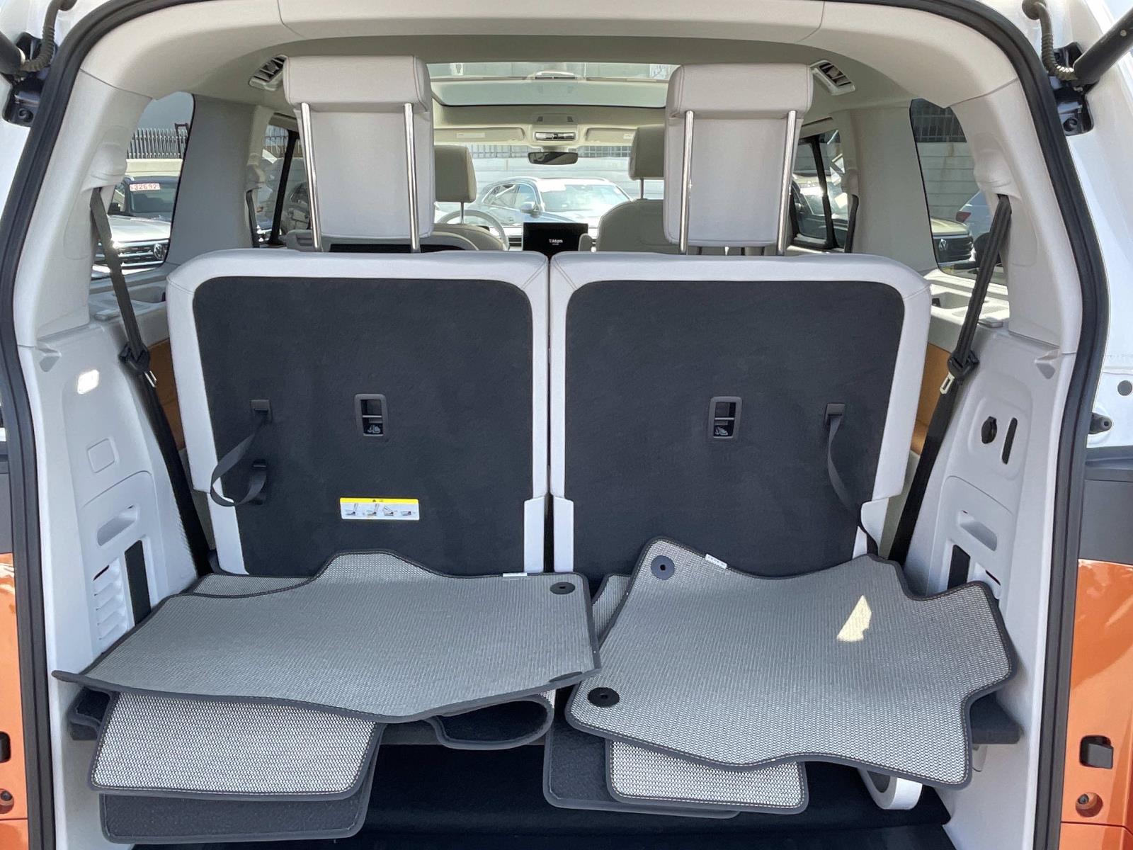 Certified 2025 Volkswagen ID. Buzz 1st Edition AWD/4WD image 5