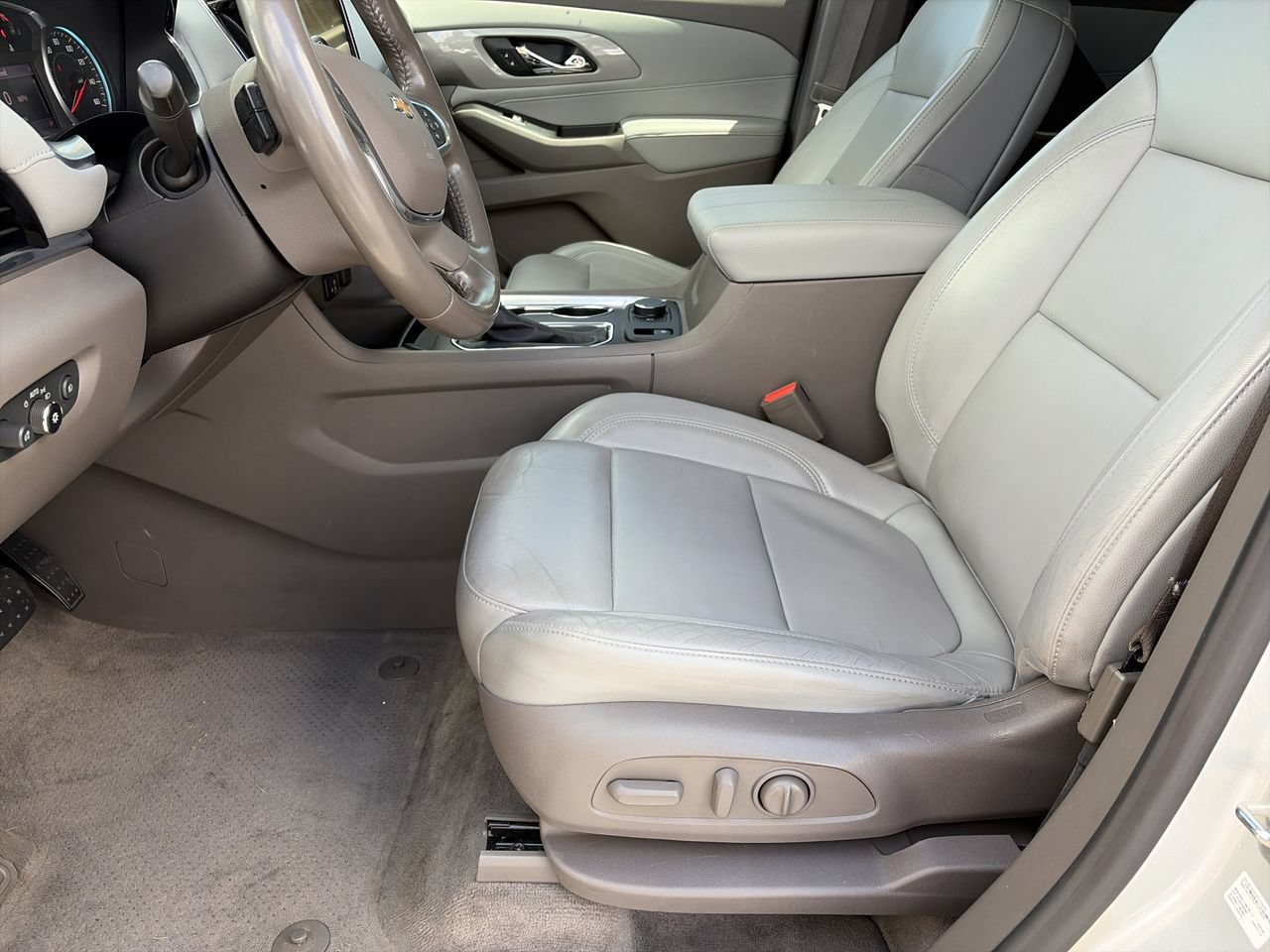 Used 2020 Chevrolet Traverse LT w/ LT Premium Package FWD image 20