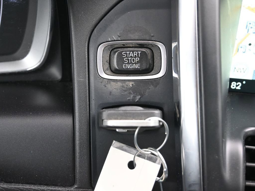 Used 2017 Volvo XC60 T5 Inscription w/ Preferred Option Package image 16