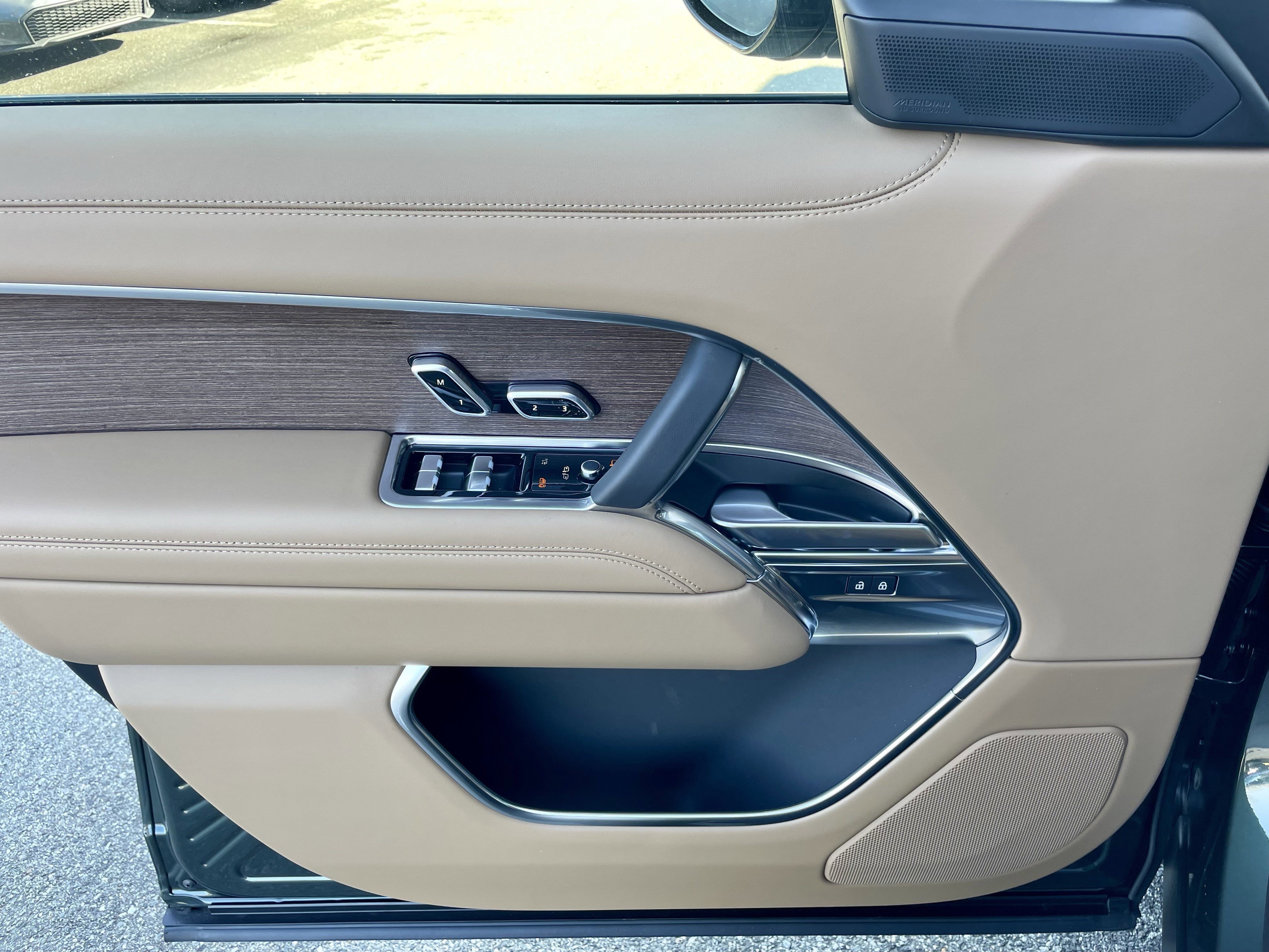 New 2026 Land Rover Range Rover SE image 12
