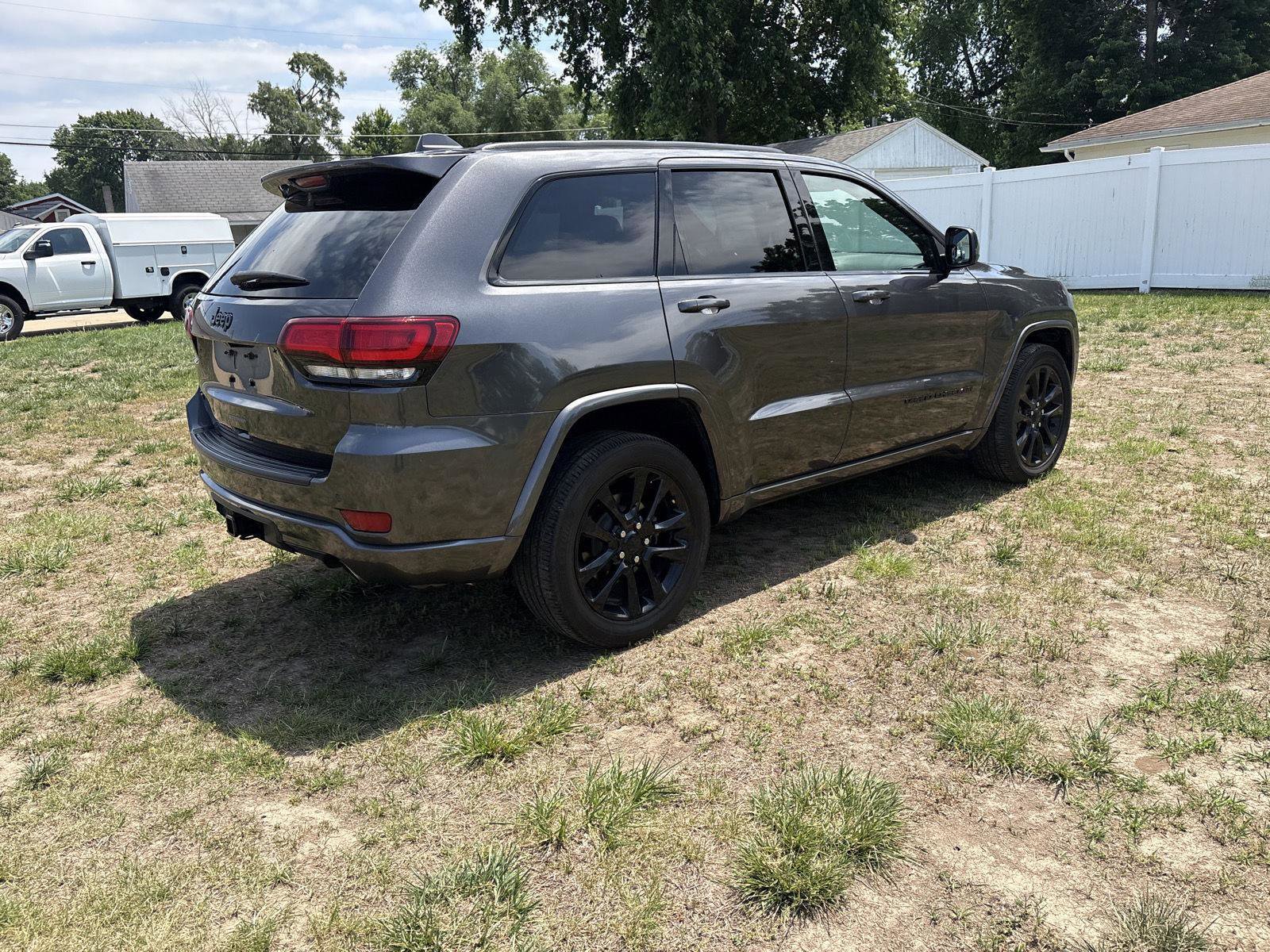 Used 2019 Jeep Grand Cherokee Altitude AWD/4WD image 5