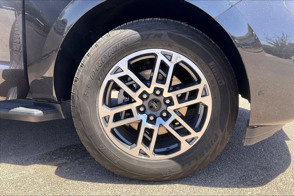 Used 2025 Ford Expedition Active AWD/4WD image 9