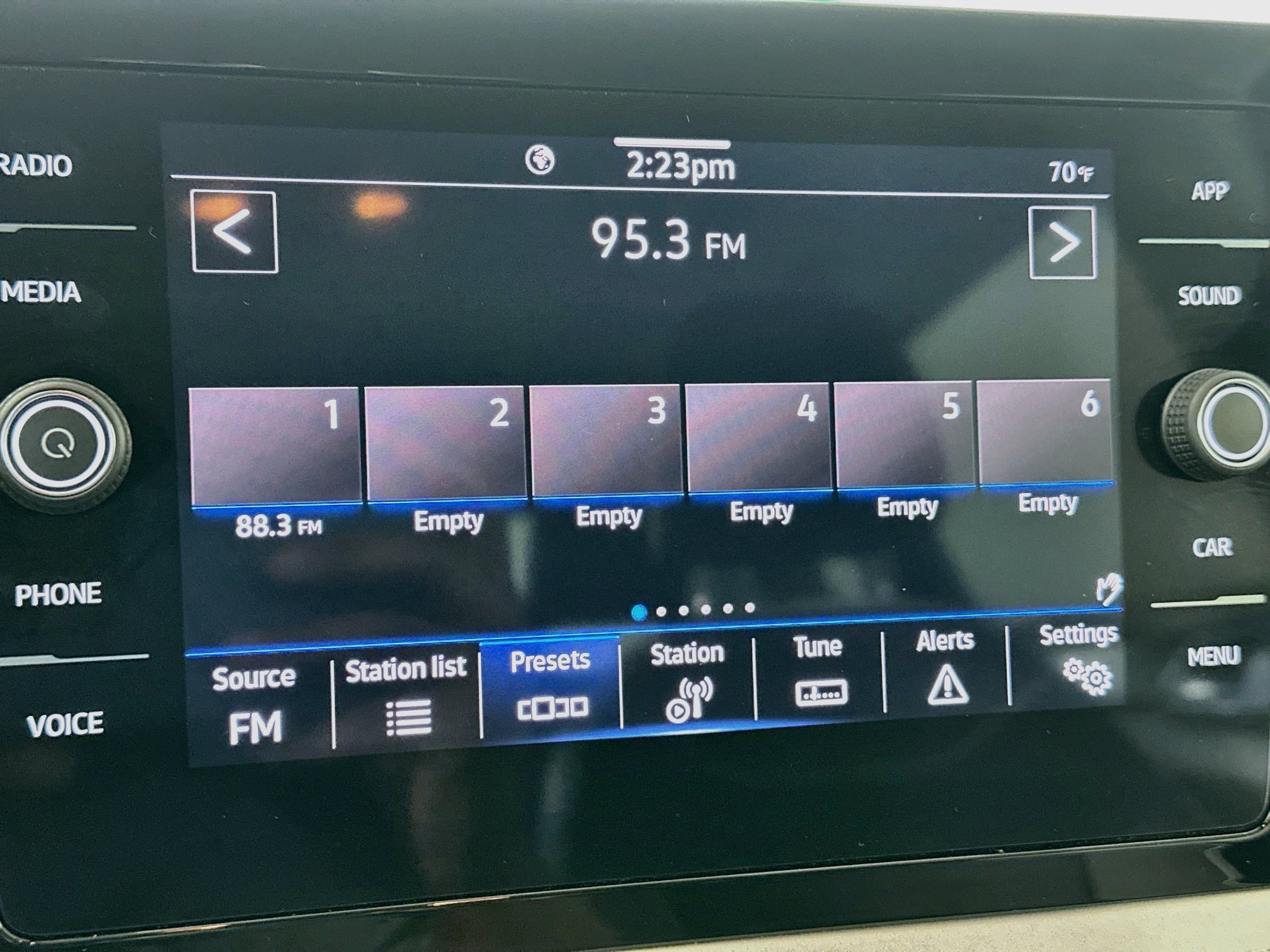 Used 2025 Volkswagen Taos SE FWD image 21