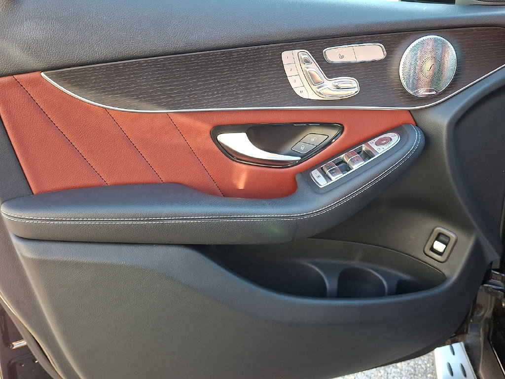 Used 2020 Mercedes-Benz GLC 300 4MATIC image 12