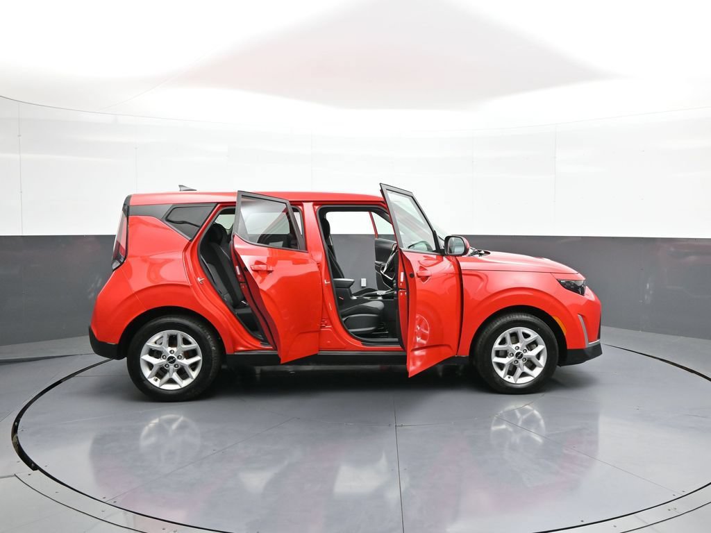 Certified 2023 Kia Soul LX w/ LX Technology Package FWD image 41