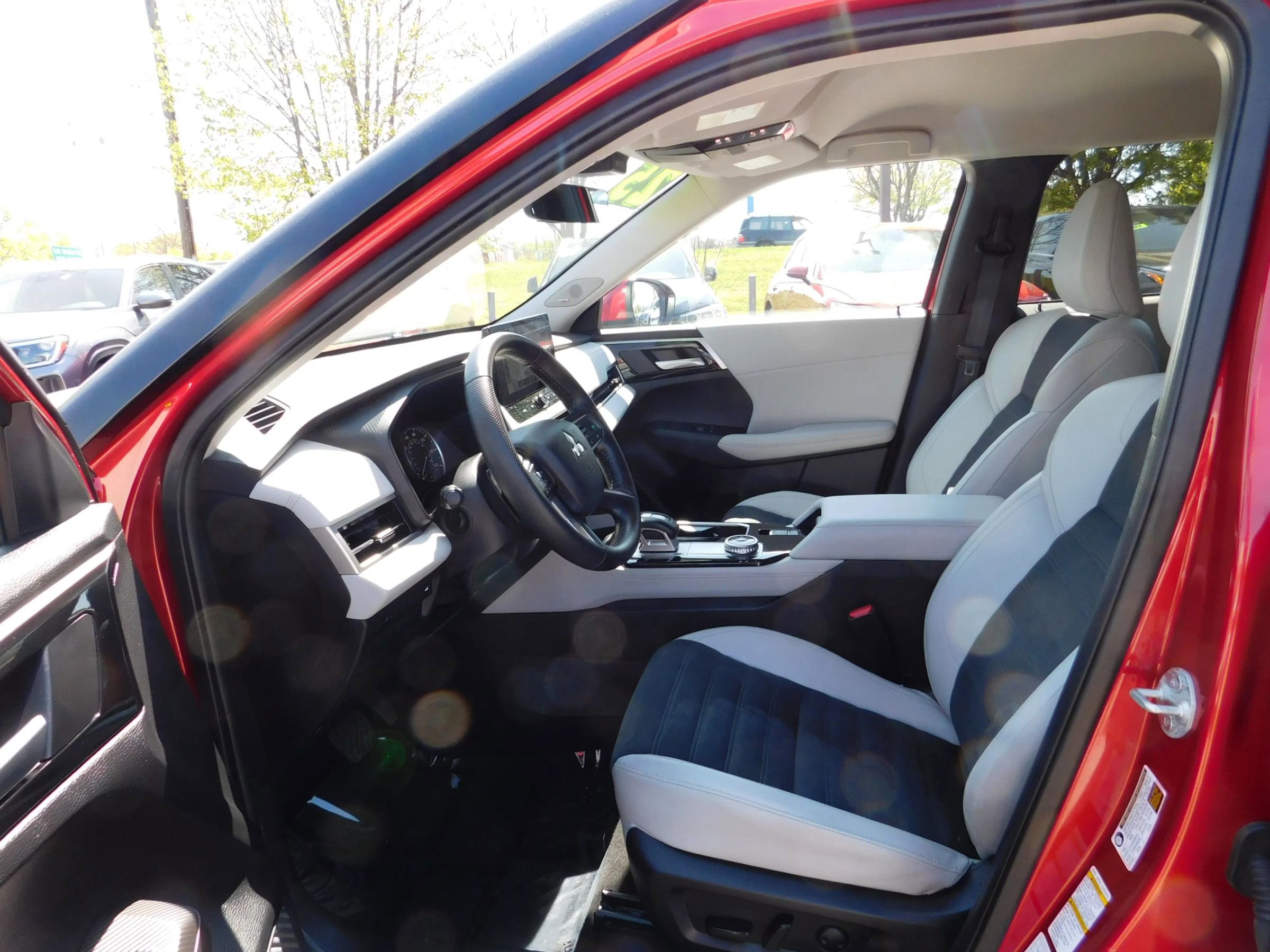 Used 2025 Mitsubishi Outlander SE AWD/4WD image 17