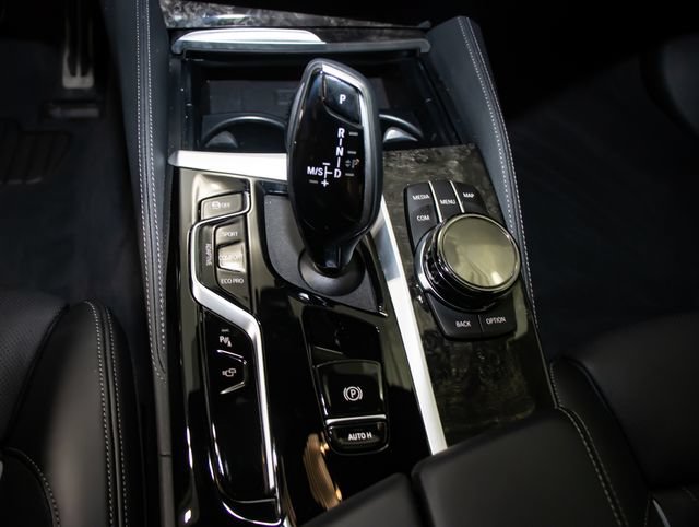 Used 2023 BMW M550i xDrive w/ Executive Package AWD/4WD image 17