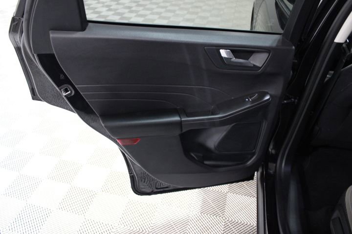 Used 2021 Ford Escape SE image 18