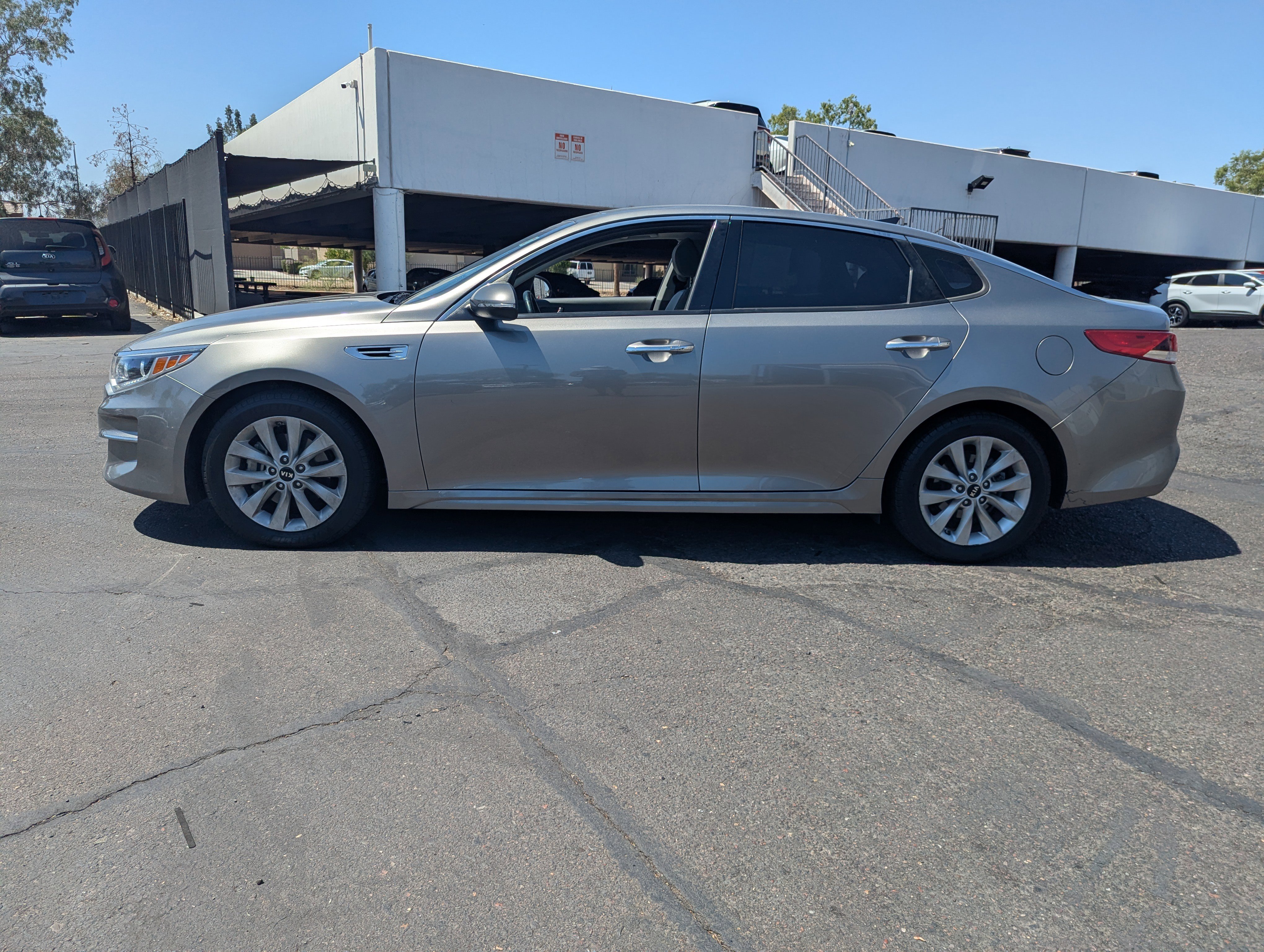 Used 2016 Kia Optima EX w/ Premium Package FWD image 5