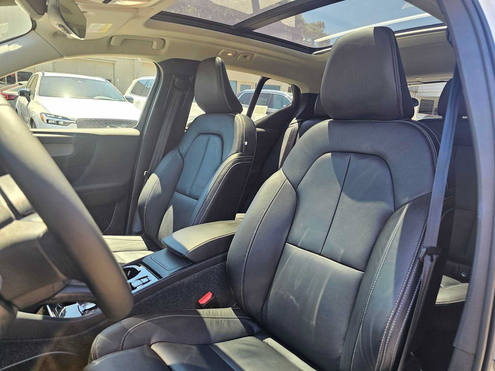 Certified 2023 Volvo XC40 B5 Plus w/ Protection Package Premier AWD/4WD image 22