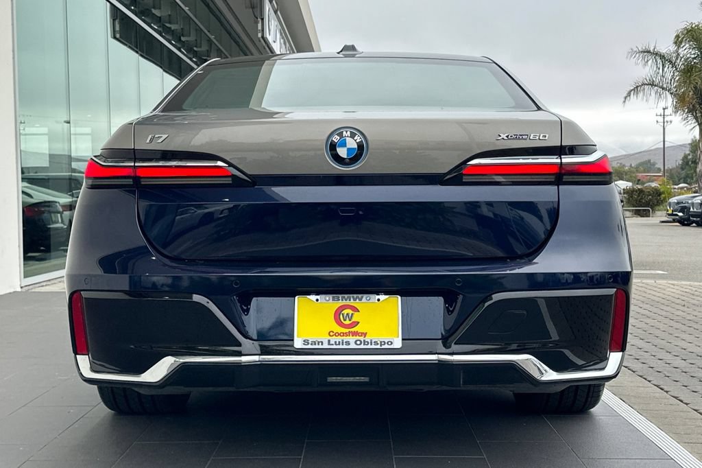 Used 2023 BMW i7 xDrive60 AWD/4WD image 4