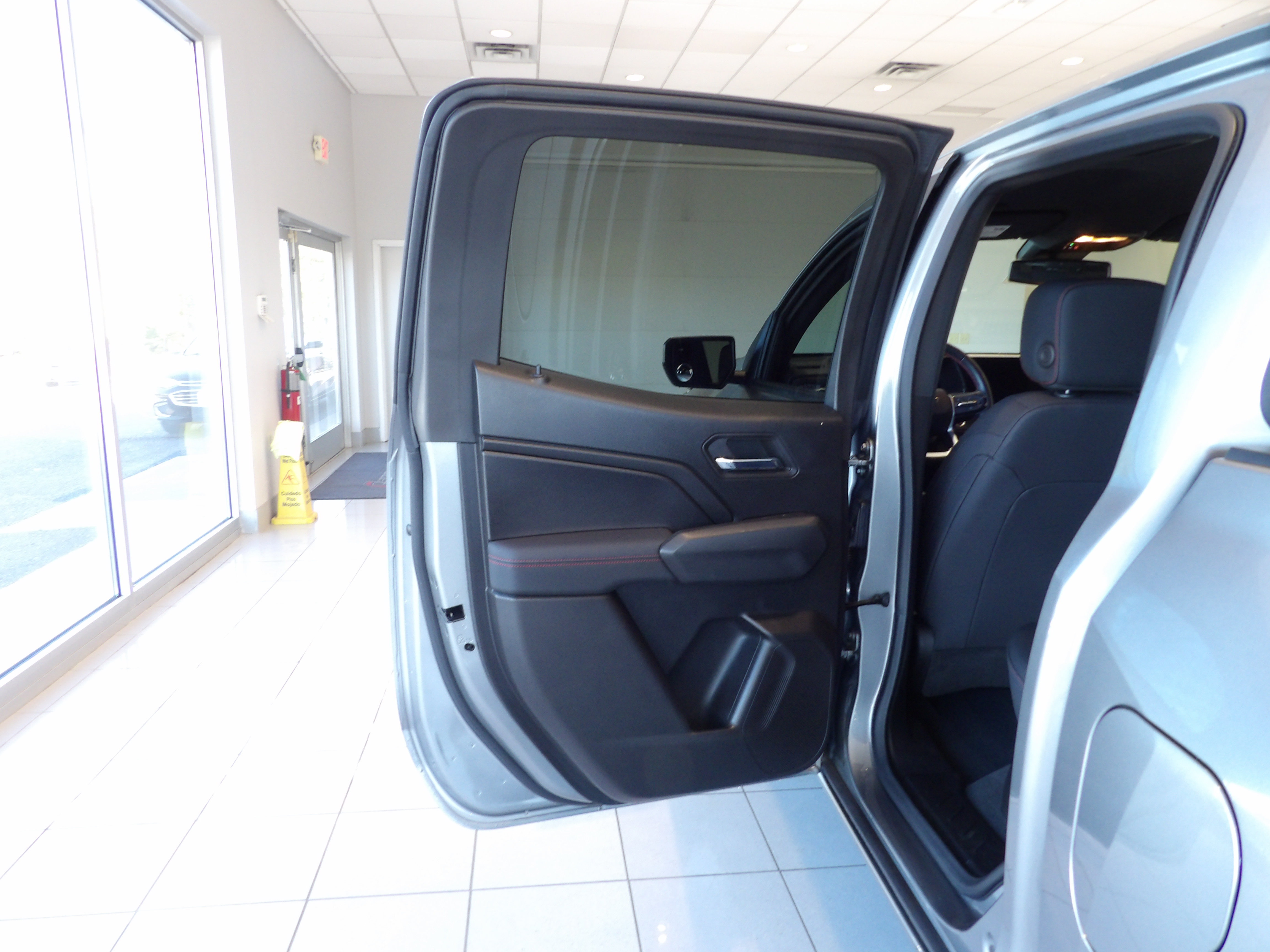 Used 2023 Chevrolet Colorado Z71 w/ Z71 Convenience Package 2 AWD/4WD image 16