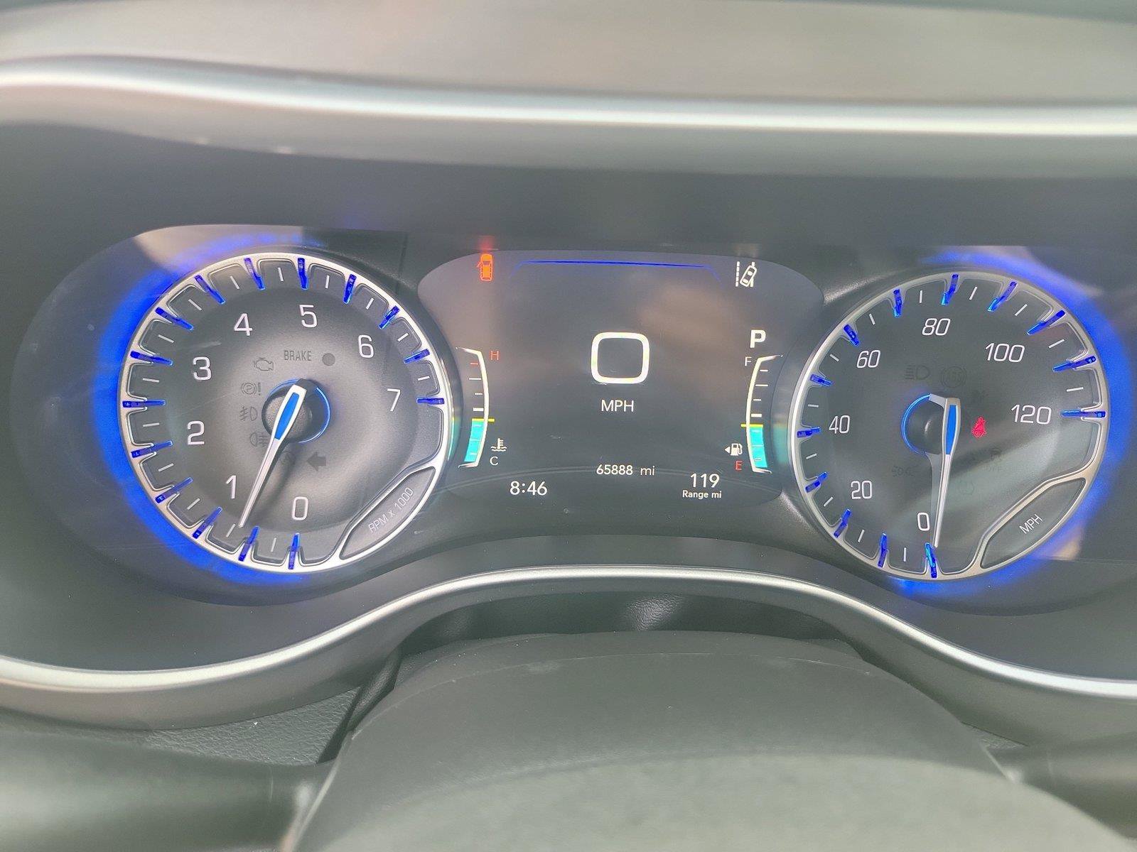 Used 2024 Chrysler Pacifica Touring-L FWD image 27