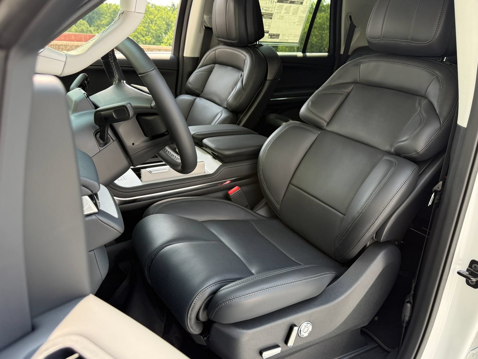 New 2027 Lincoln Navigator L Premier AWD/4WD image 24