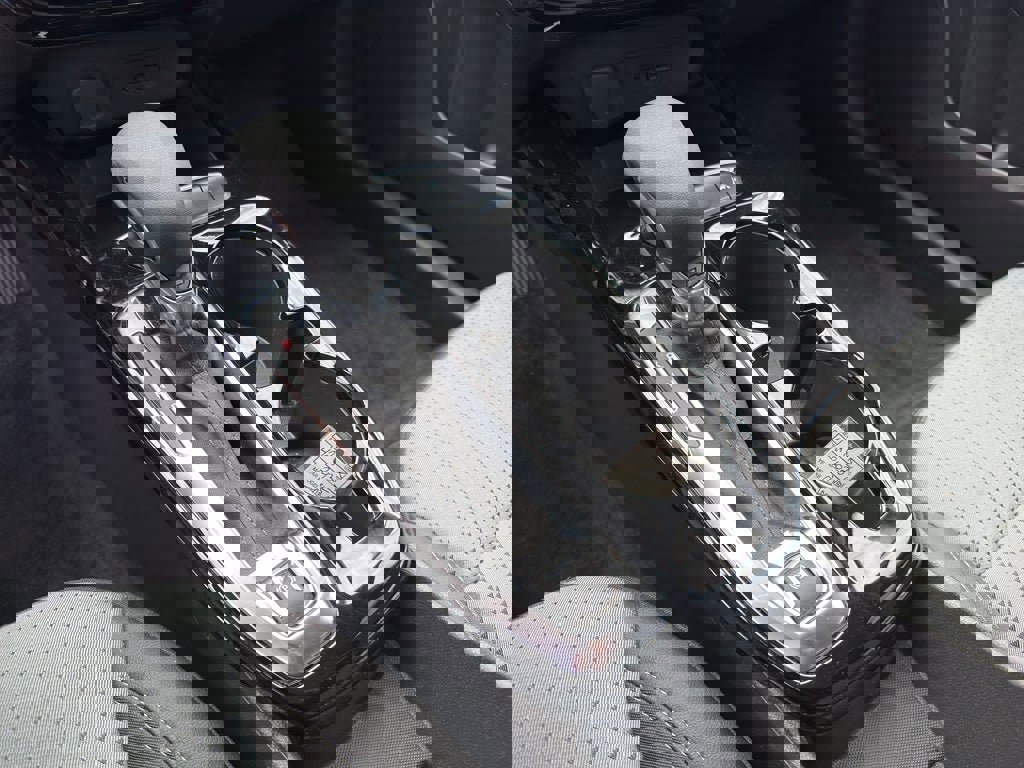 Used 2025 Chevrolet Trax LT w/ LT Convenience Package FWD image 14