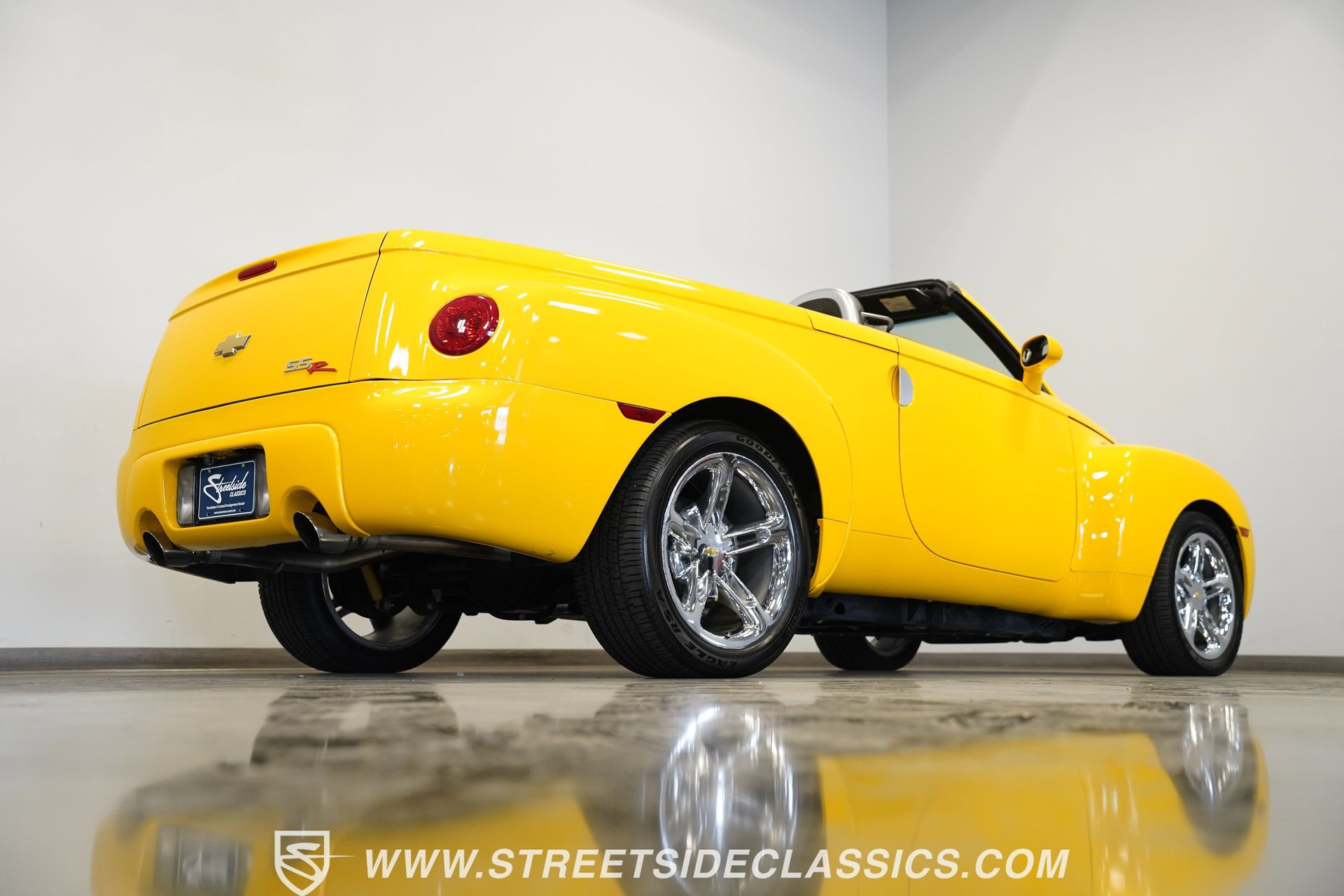Used 2005 Chevrolet SSR w/ Preferred Equipment Group image 16