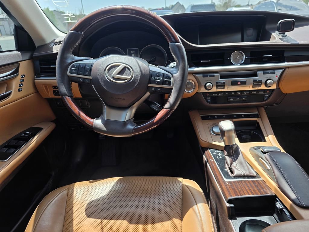 Used 2017 Lexus ES 350 w/ Luxury Package FWD image 8