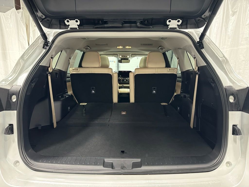 Used 2025 Toyota Highlander XLE image 51