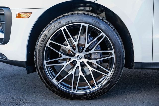 Used 2023 Porsche Macan image 9