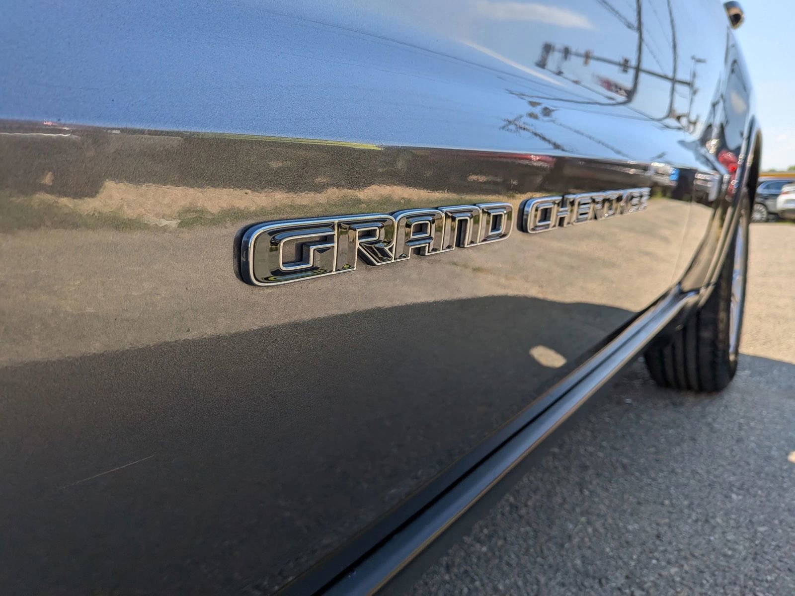 Used 2019 Jeep Grand Cherokee Laredo AWD/4WD image 11