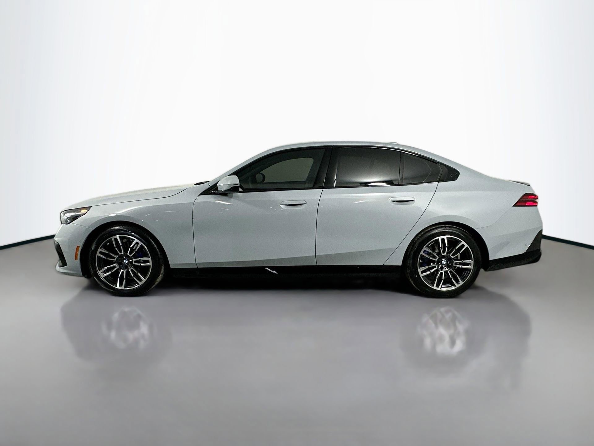 New 2026 BMW 530i xDrive w/ M Sport Package image 8
