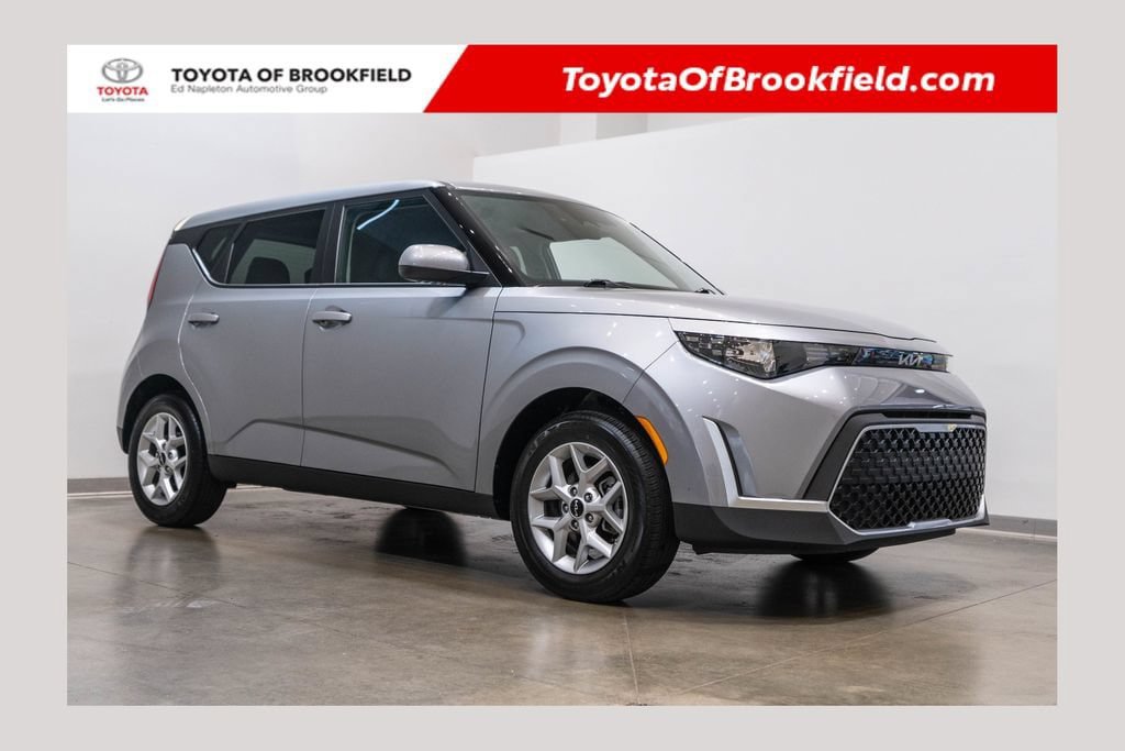 Used 2025 Kia Soul LX FWD image 1