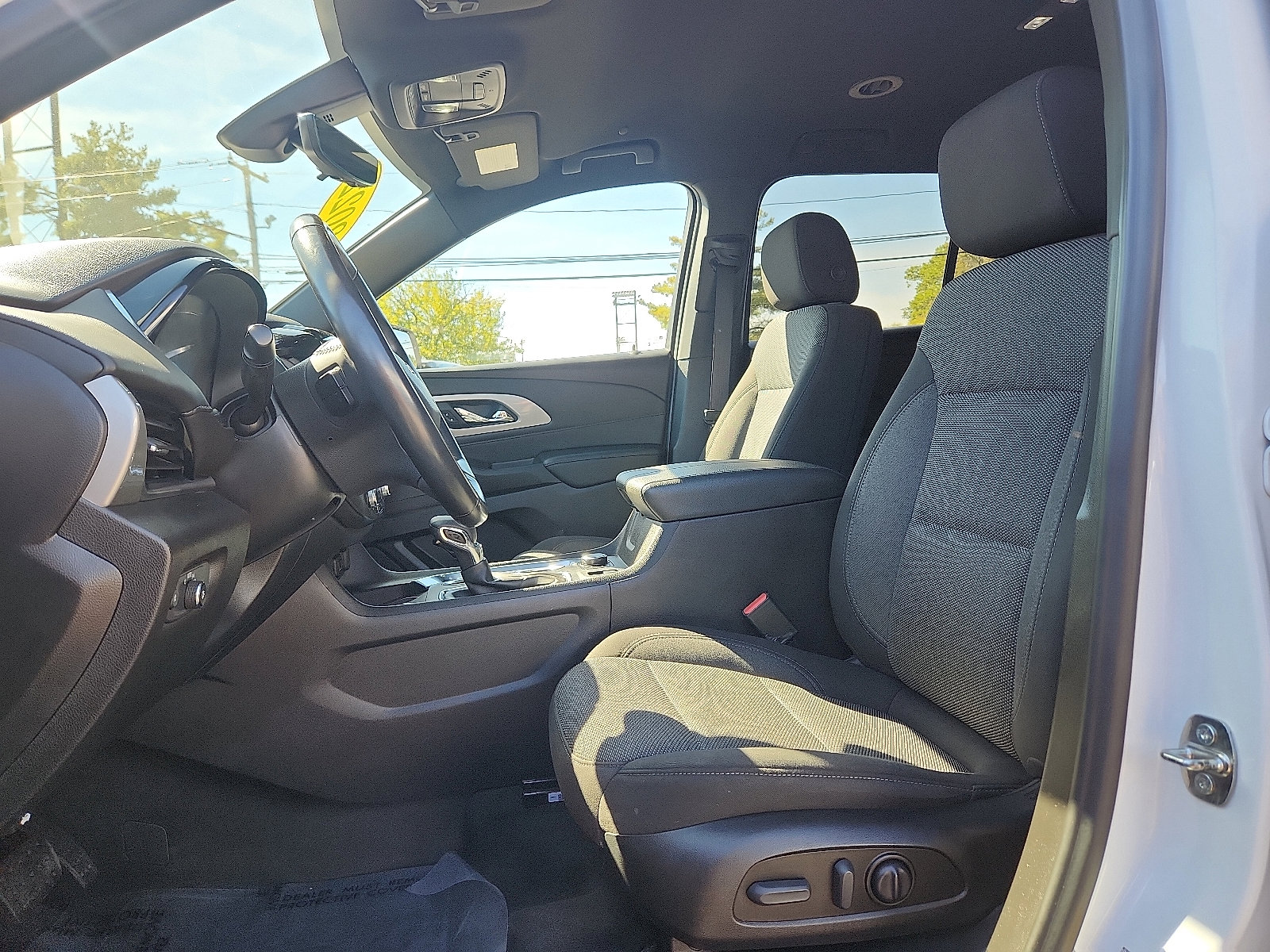 Used 2022 Chevrolet Traverse LT image 13