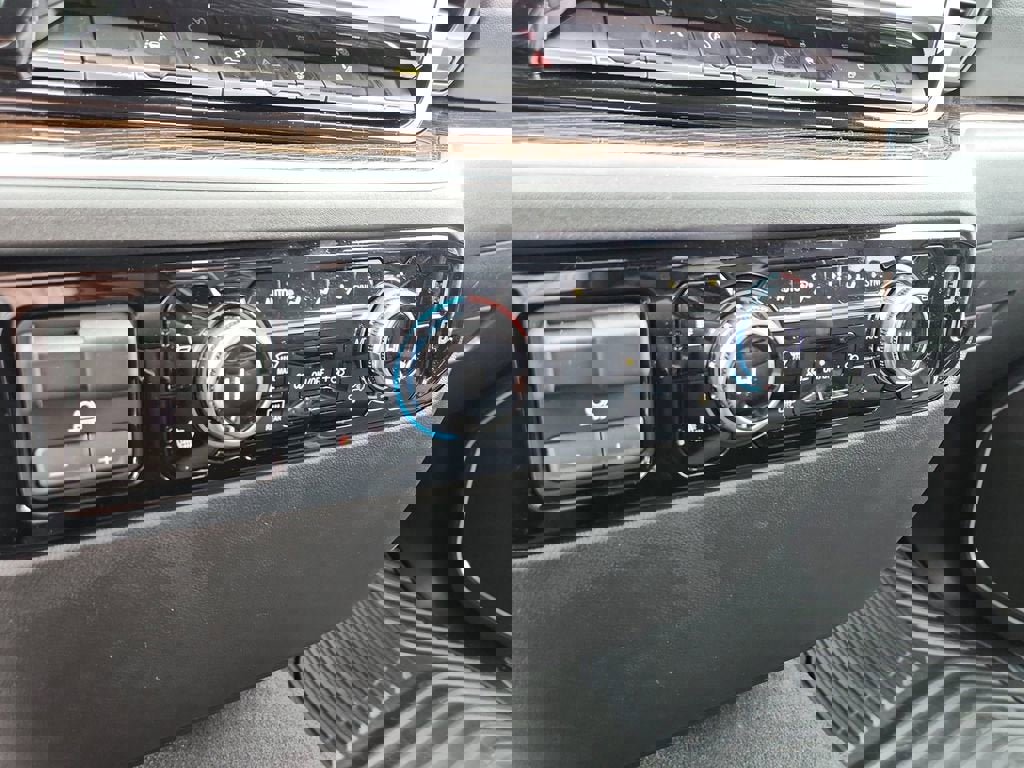 Used 2026 GMC Sierra 1500 Elevation image 24