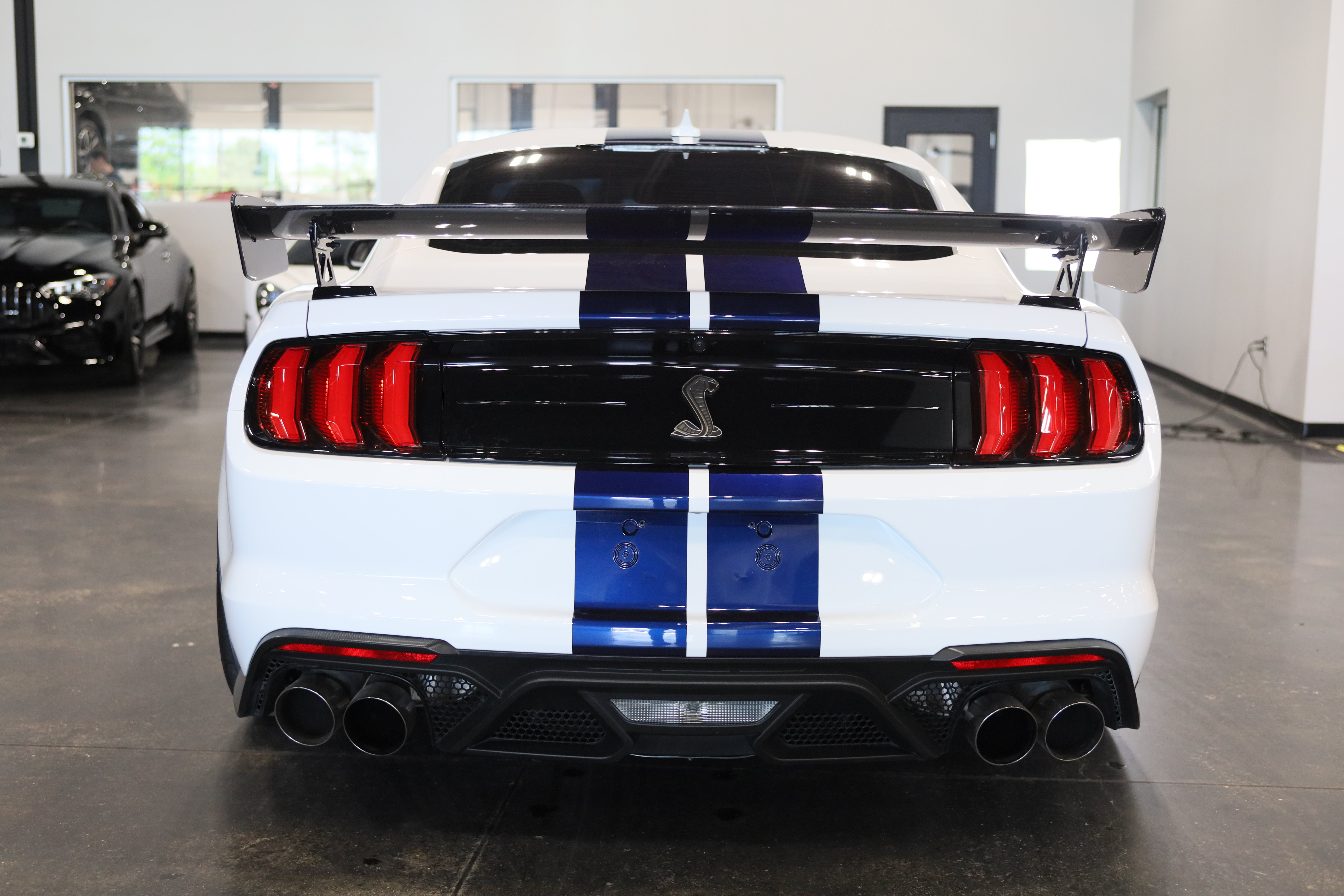 Used 2021 Ford Mustang Shelby GT500 w/ Carbon Fiber Track Pack RWD image 5