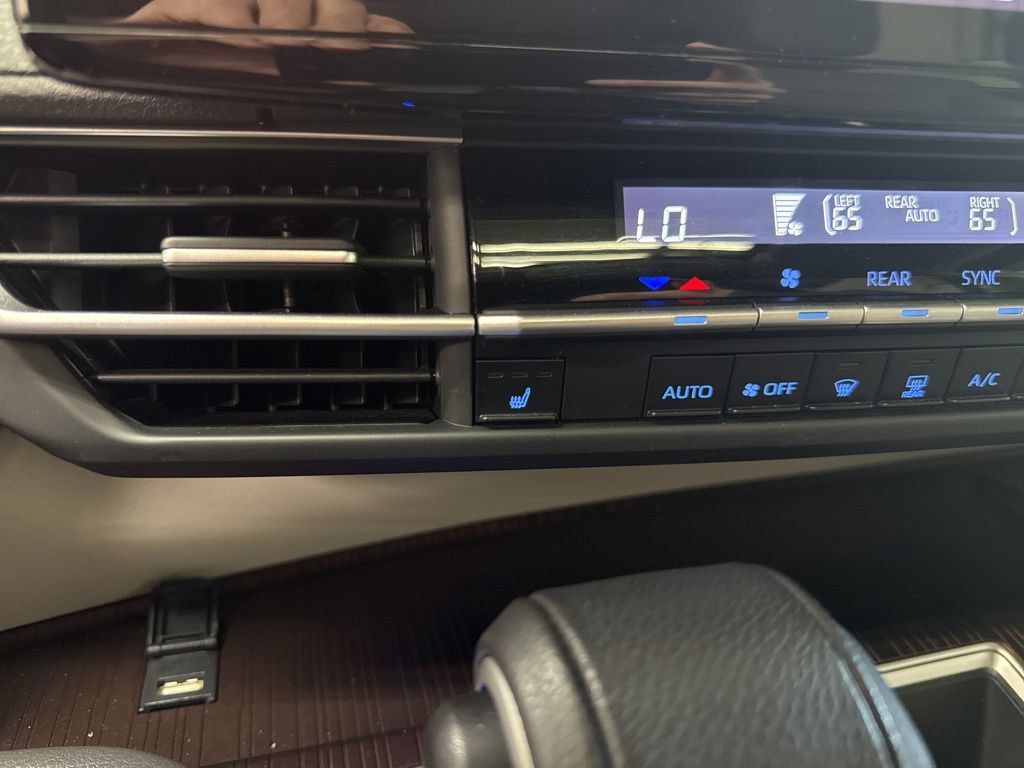 Used 2021 Toyota Sienna XLE FWD image 37