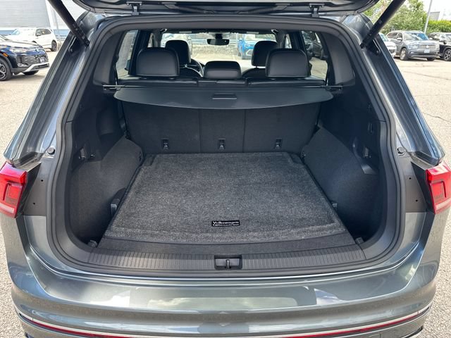 Certified 2022 Volkswagen Tiguan SEL R-Line AWD/4WD image 36
