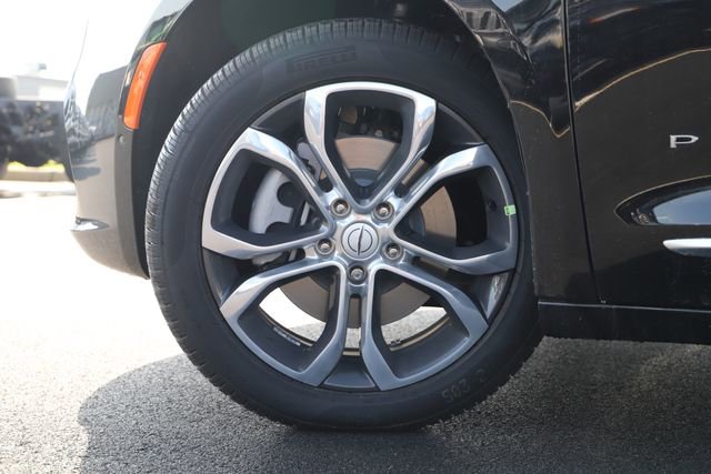 New 2026 Chrysler Pacifica Pinnacle AWD/4WD image 2