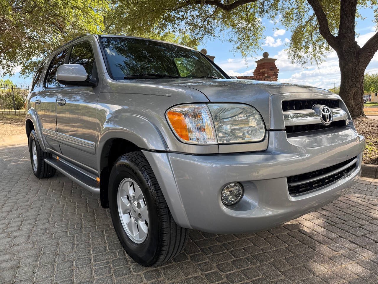 Used 2005 Toyota Sequoia SR5 w/ Towing Pkg