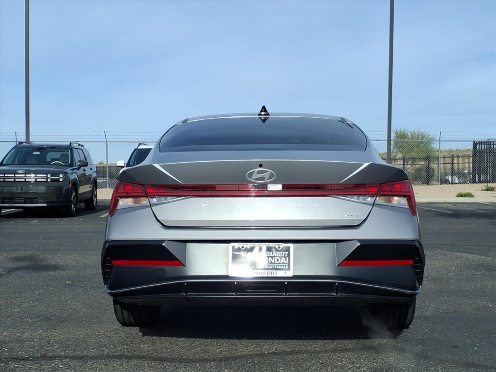 Certified 2025 Hyundai Elantra Limited FWD image 5