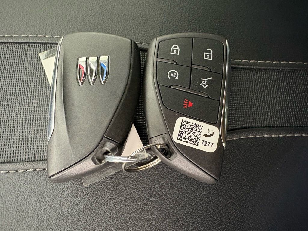 Used 2025 Buick Enclave Preferred image 33