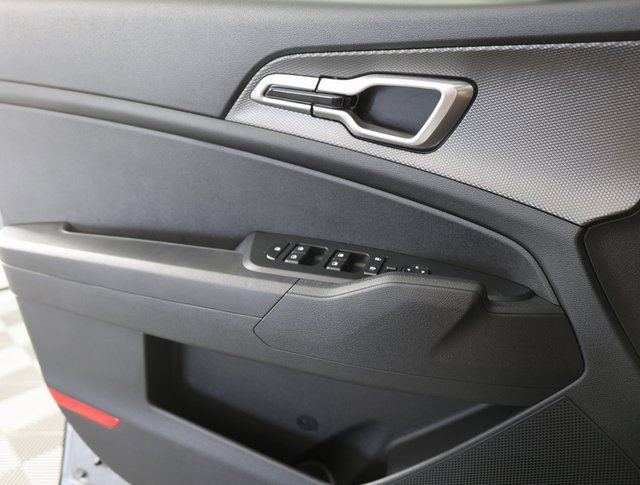 New 2025 Kia Sportage LX image 24