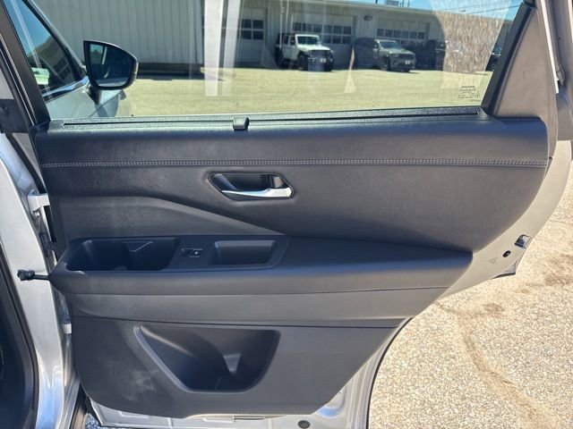 Used 2023 Nissan Pathfinder Platinum AWD/4WD image 18