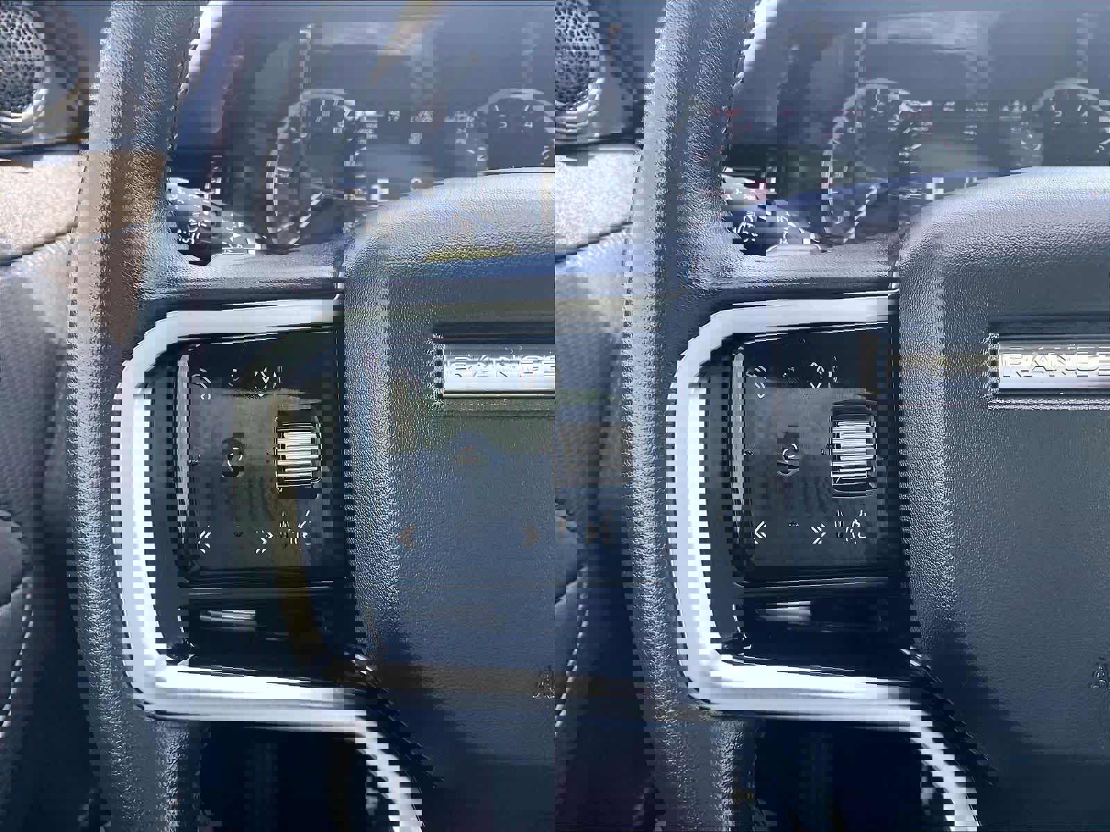 Used 2023 Land Rover Range Rover Evoque R-Dynamic S image 23