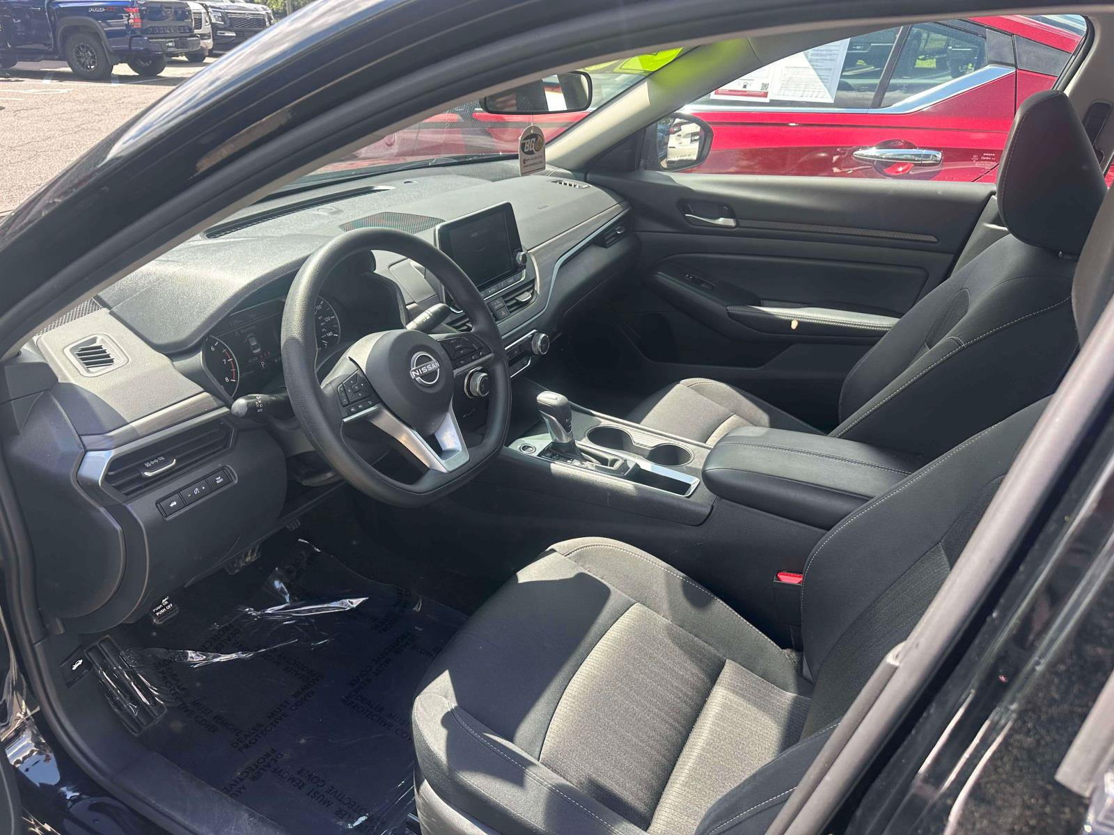 Used 2025 Nissan Altima 2.5 SV FWD image 13