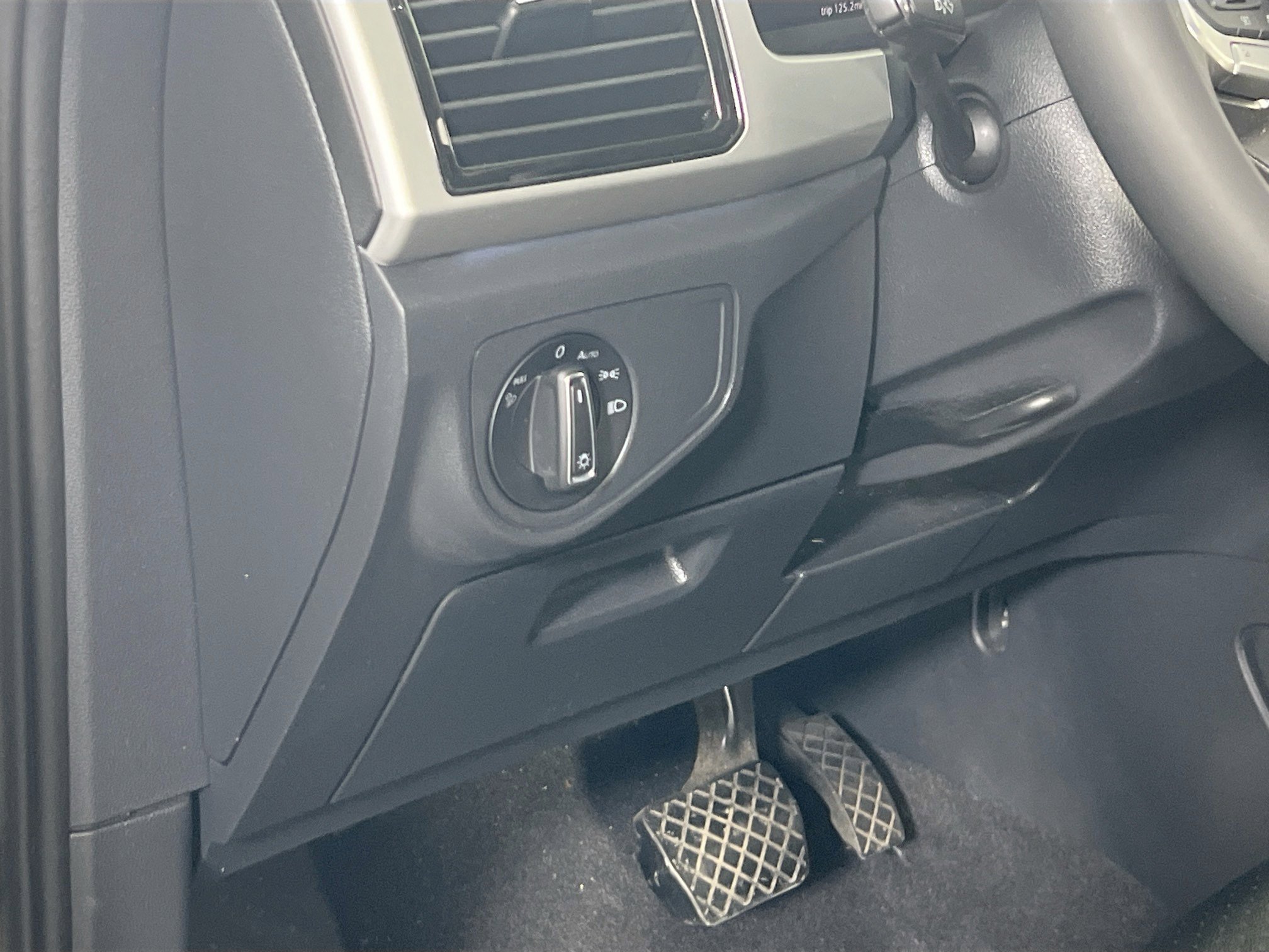 Used 2022 Volkswagen Atlas SEL image 10