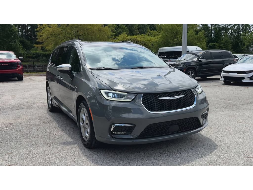 Used 2023 Chrysler Pacifica Limited FWD image 3