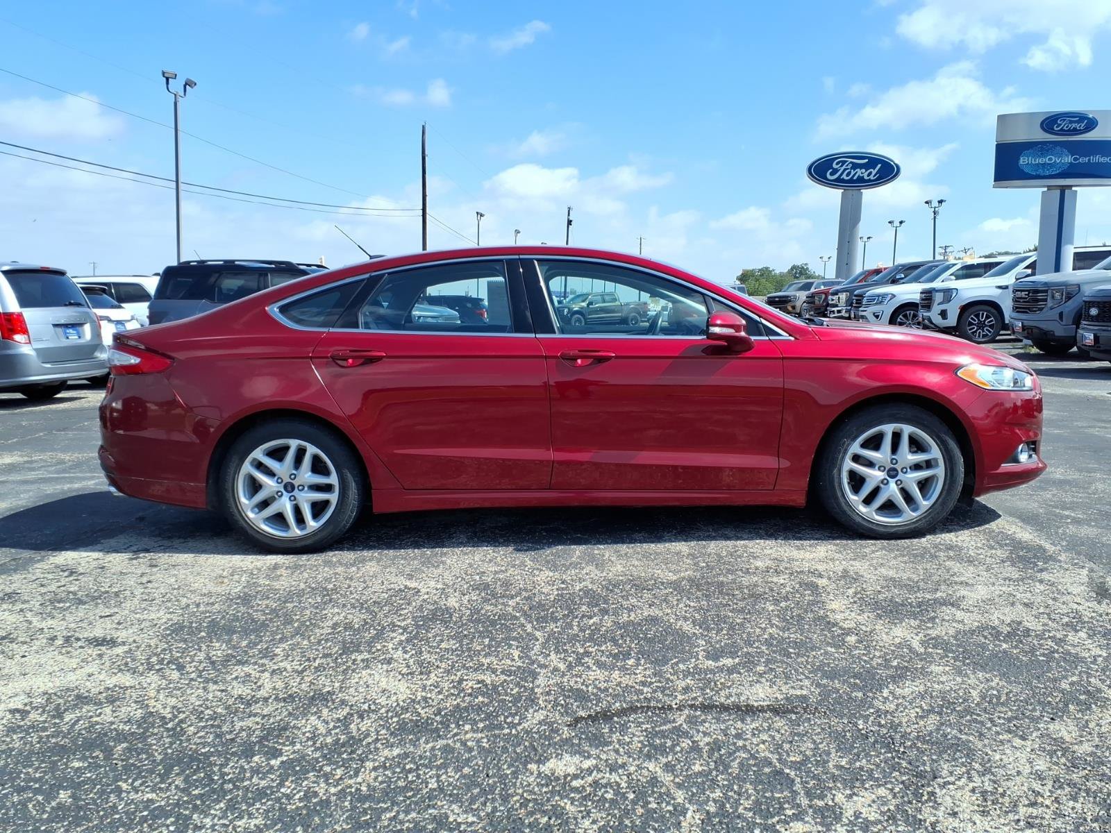 Used 2015 Ford Fusion SE w/ Equipment Group 202A FWD image 4