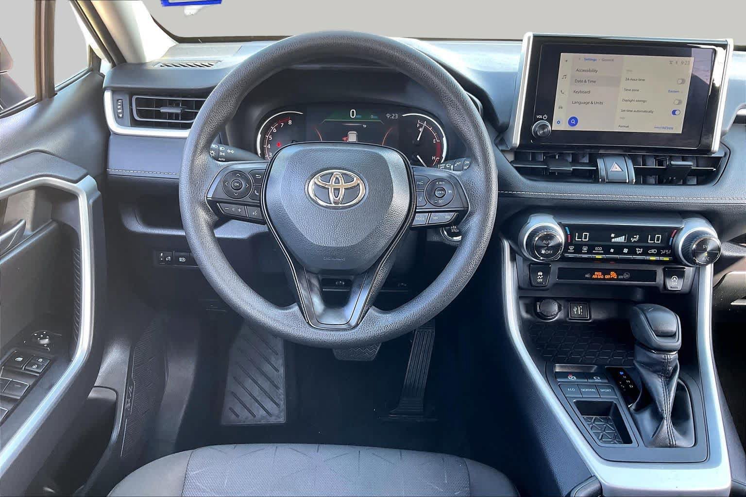 Used 2025 Toyota RAV4 XLE FWD image 6