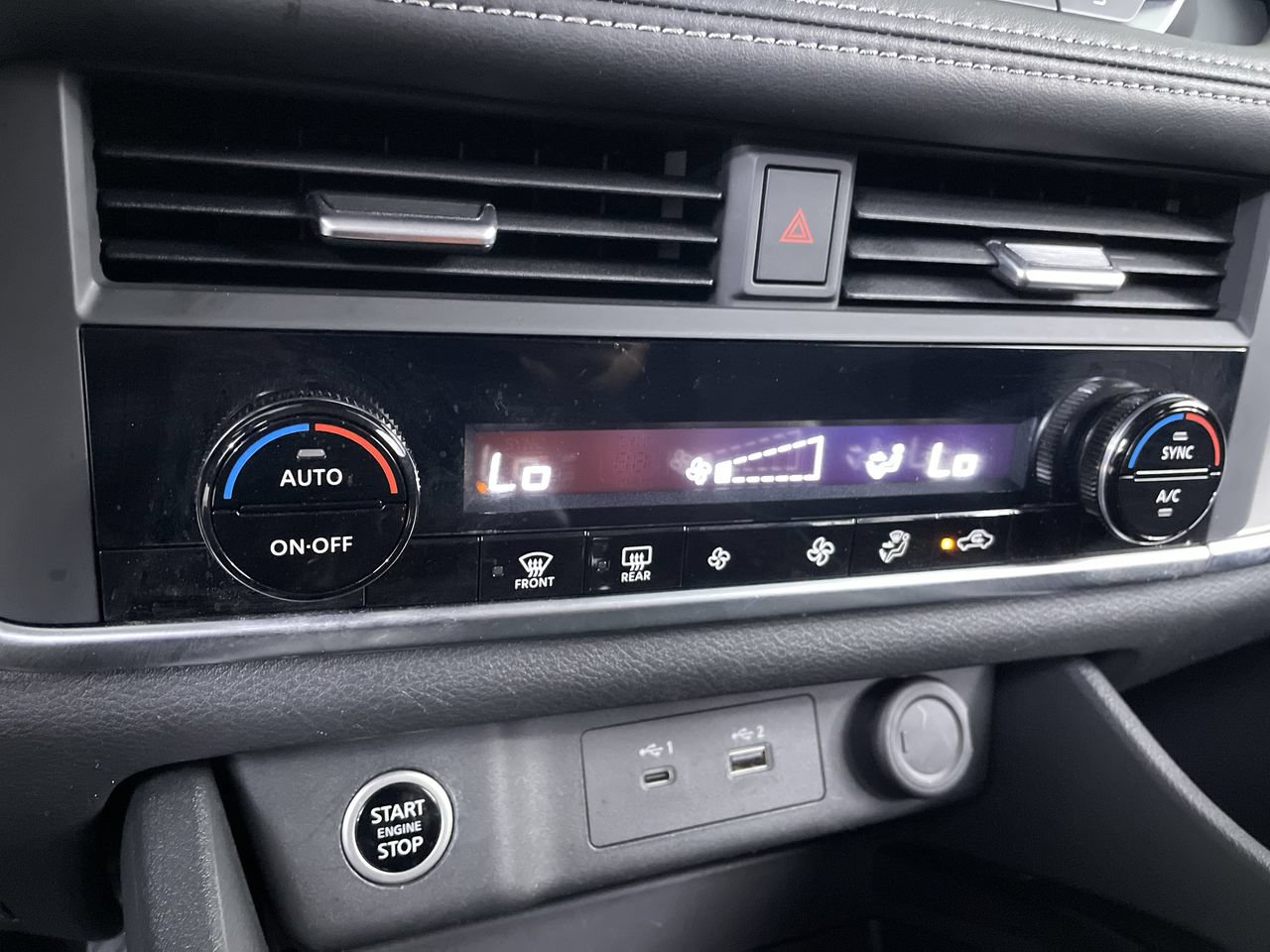 Used 2023 Nissan Rogue SV AWD/4WD image 18