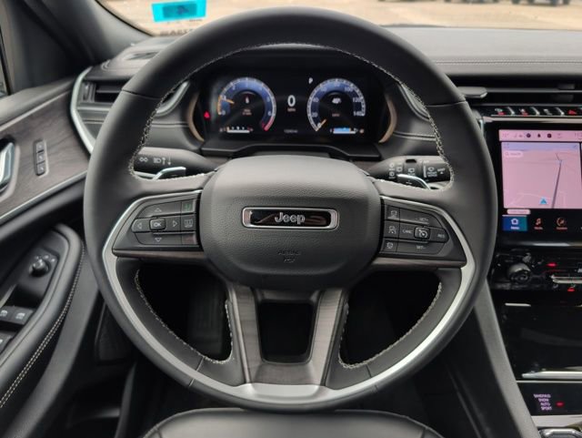 Used 2025 Jeep Grand Cherokee Limited AWD/4WD image 19