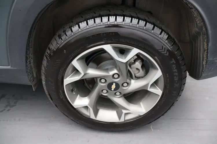 Used 2025 Chevrolet Trax LT FWD image 36