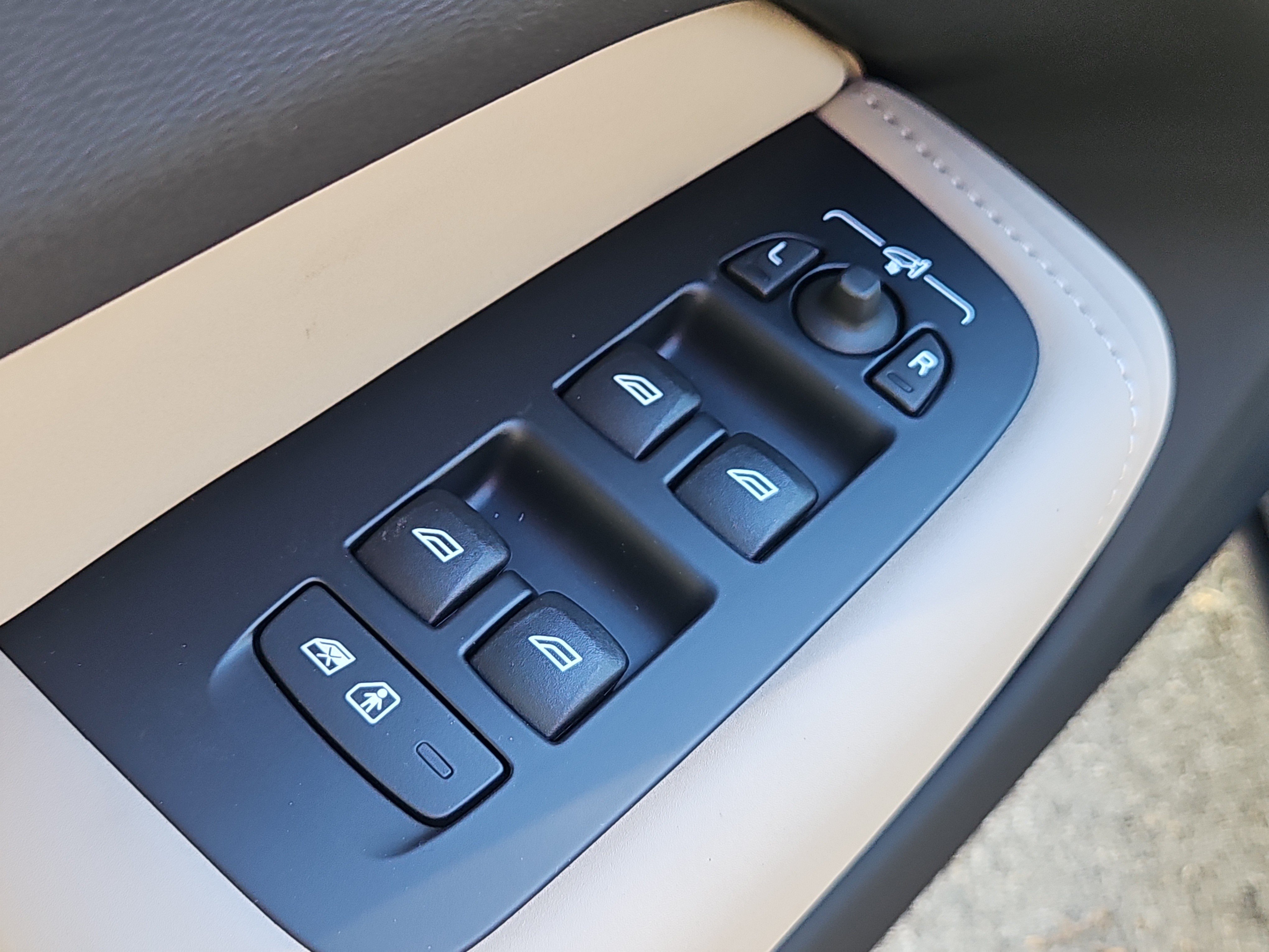 New 2027 Volvo XC60 B5 Core AWD/4WD image 17